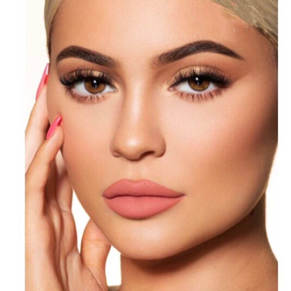 KYLIE COSMETICS QUEEN | MATTE LIP KIT- NIB - Picture 5 of 7